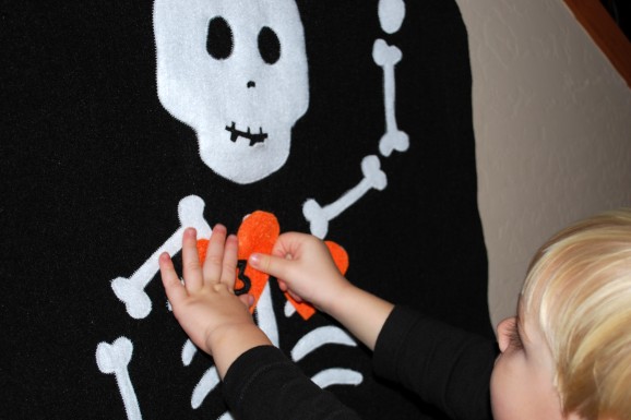 Pin the Heart on the Skeleton Halloween Kids Game