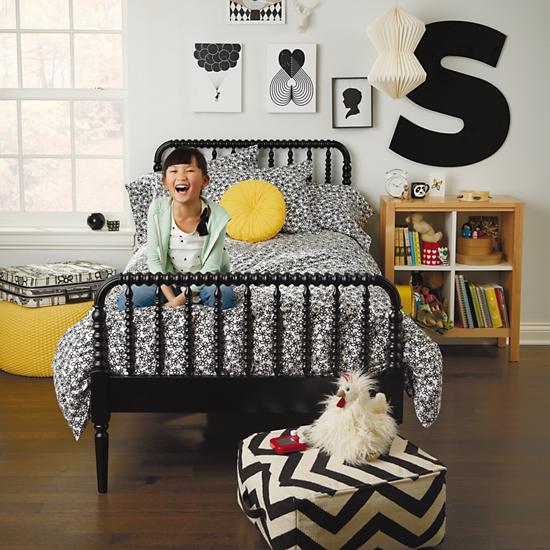 Loves-me-loves-me-not-bedding