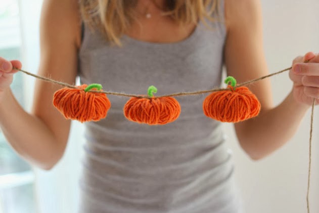 Halloween Crafts: Yarn Pumpkin Garland 3