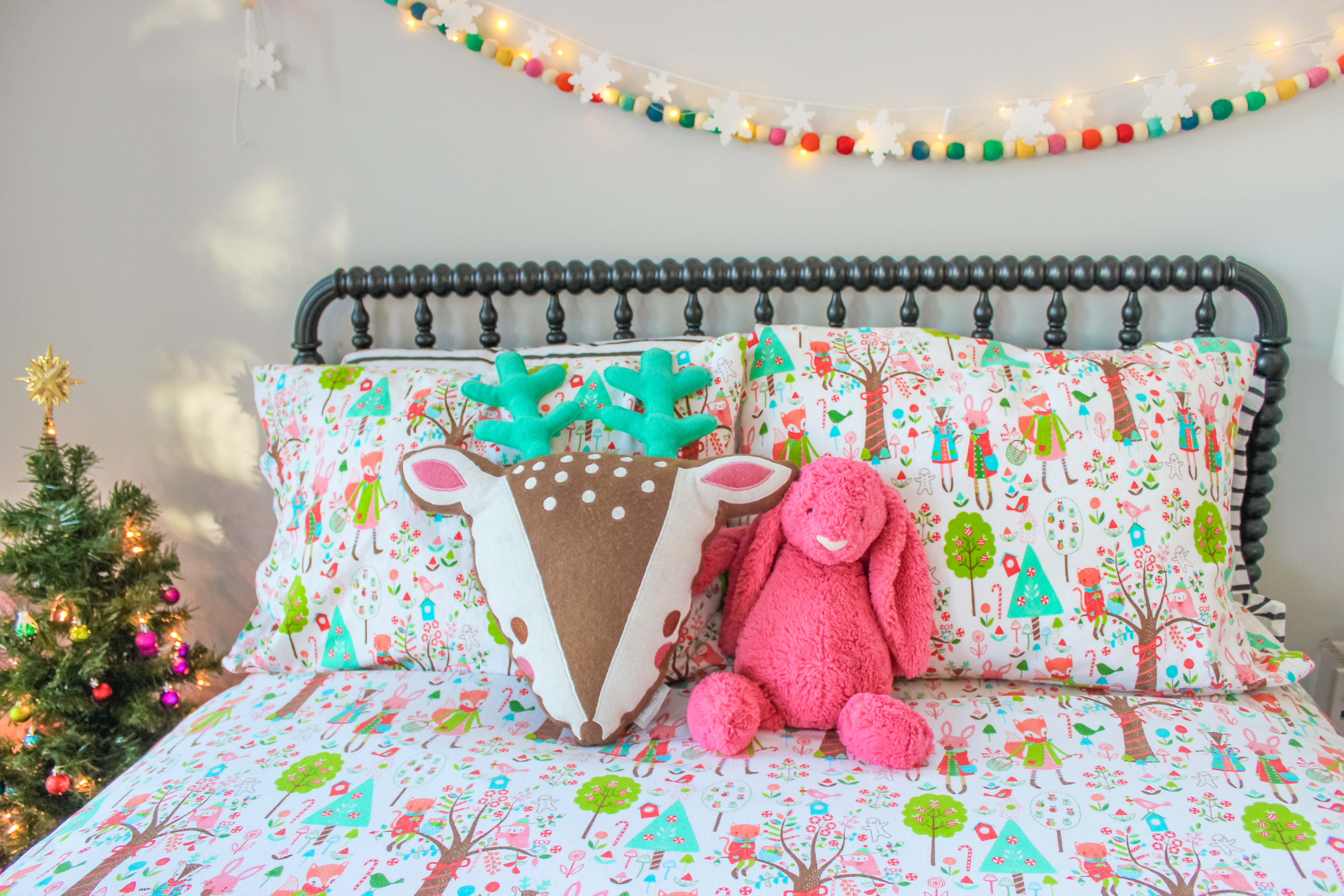 Holiday Family Traditions: Festive Kids Room Decor